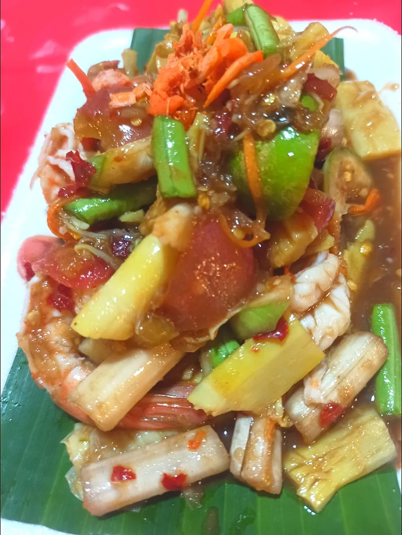 lotus stem and shoot with shrimp|buayさん