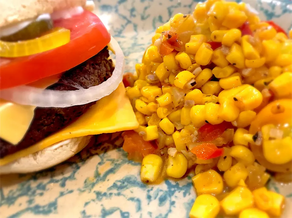 Cheeseburger with warm corn and tomato salad|TJ McAfoosさん