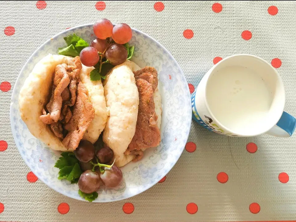 Chinese herb pork in Mantou|Anutarajit Banpalitanonさん