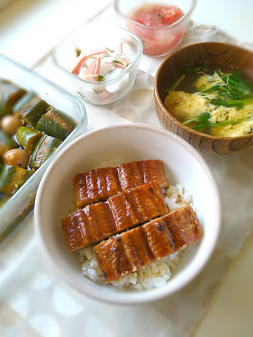 昼ごはん
ミニうな丼とネギ卵のおすまし
作り置き色々|まめころさん