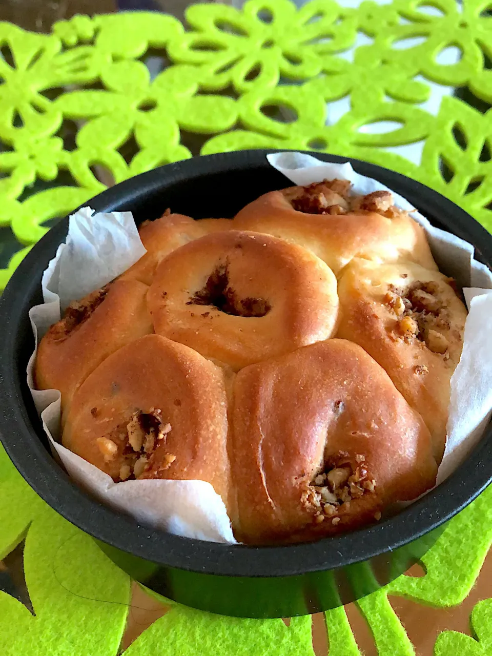 Snapdishの料理写真:Cinnamon walnut roll bread|信生さん