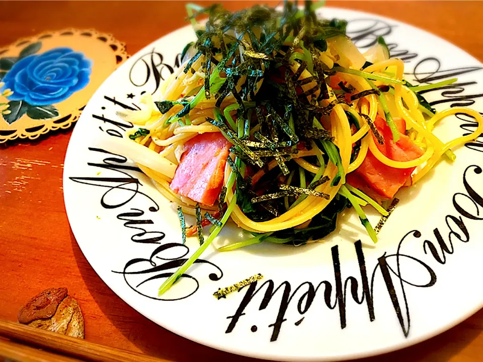 Snapdishの料理写真:ニンニン🧄ベーコン🥓麺🍝|菱沼まなみさん