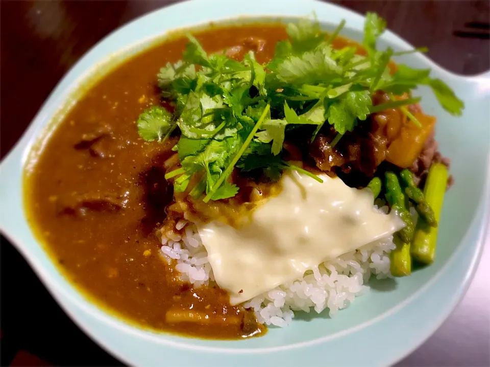 牛すじカレーwithパクチー|へろへろさん