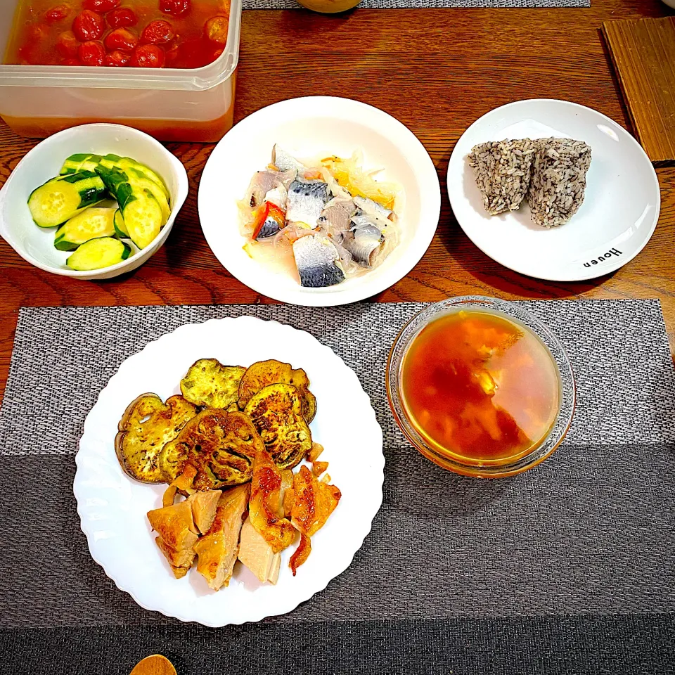 鶏モモ肉味噌漬け焼き、茄子焼き、湯葉とむき海老と椎茸とネギの餡かけ、ゆかりのおにぎり、イワシのマリネ、トマトマリネ、|yakinasuさん