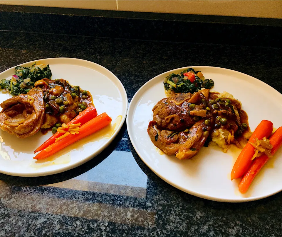 Pork Shin with cauliflower mash, caramelized gingered carrots and spinach|QueenMbeeさん