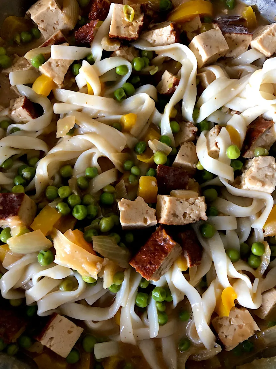 Noodles with smoked sesame tofu, veggies and peanut sauce|MissYumYumさん