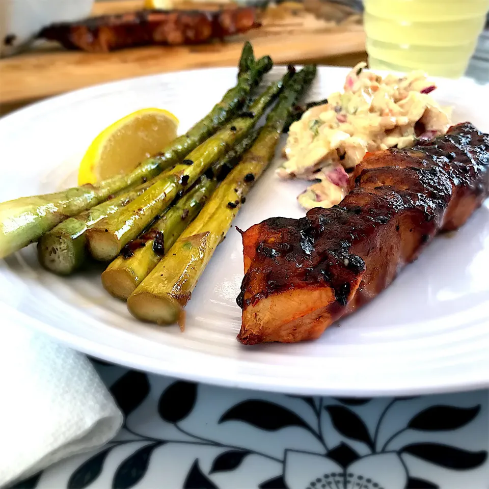 Tandoori Chicken Skewers with Butter Garlic Lemon Asparagus and Creamy Coleslaw|T.E.Dennisさん