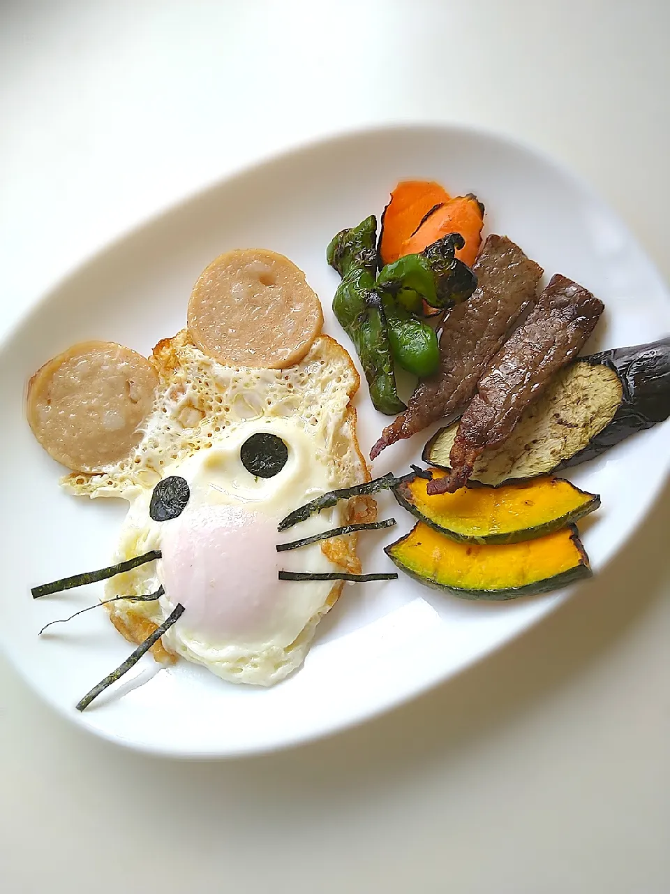 朝ごはん
クマのつもりがネズミ。。。|まめころさん