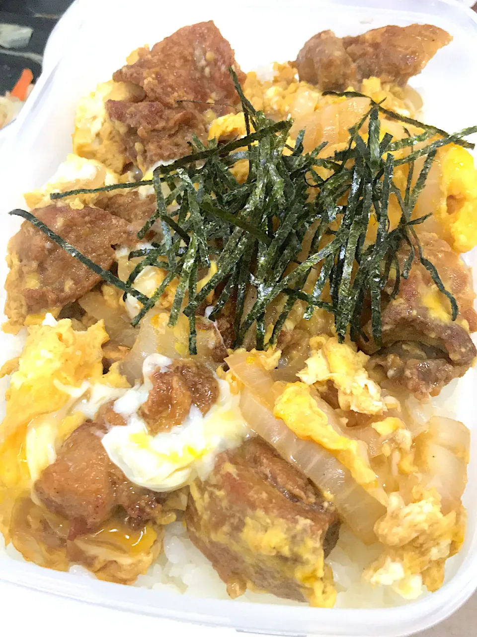 Snapdishの料理写真:唐揚げ親子丼♫wwwww|Yoshihiro Andoさん