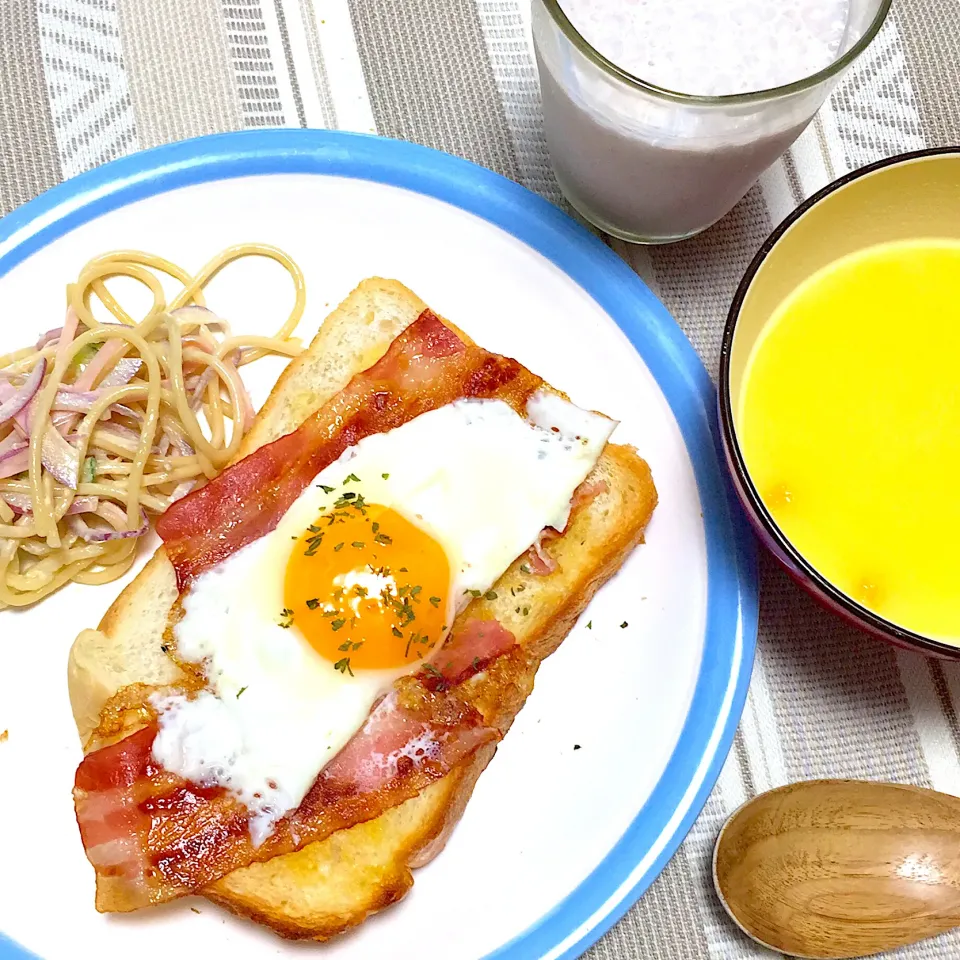 Snapdishの料理写真:目玉焼きトースト|トッチーさん