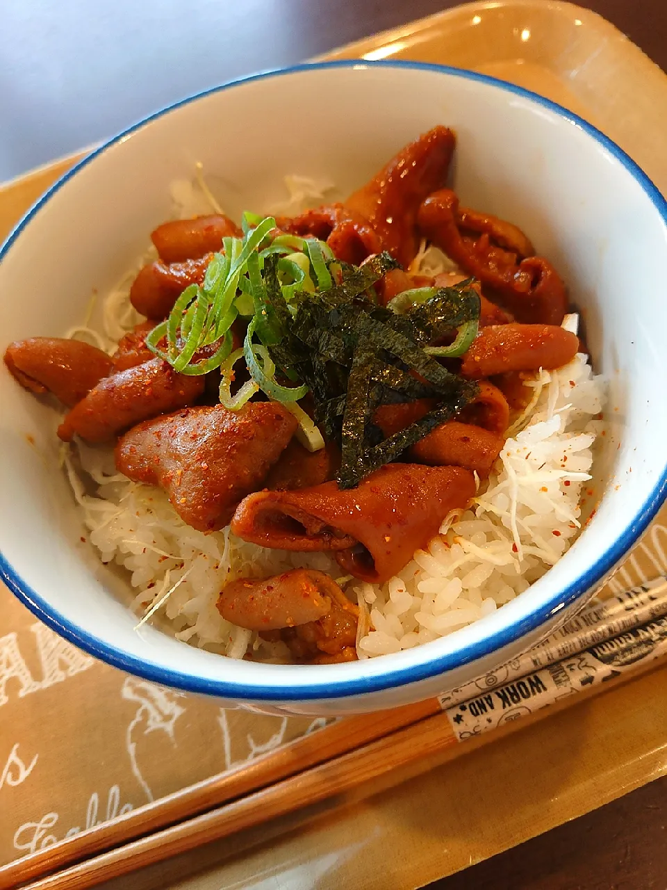 絶品甘辛ホルモン丼😋|みぽりん♪さん