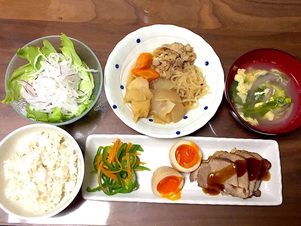 人参とピーマンのナムル 煮卵 炊飯器焼豚 レタスと卵の中華スープ 肉じゃが 大根サラダ|おさむん17さん