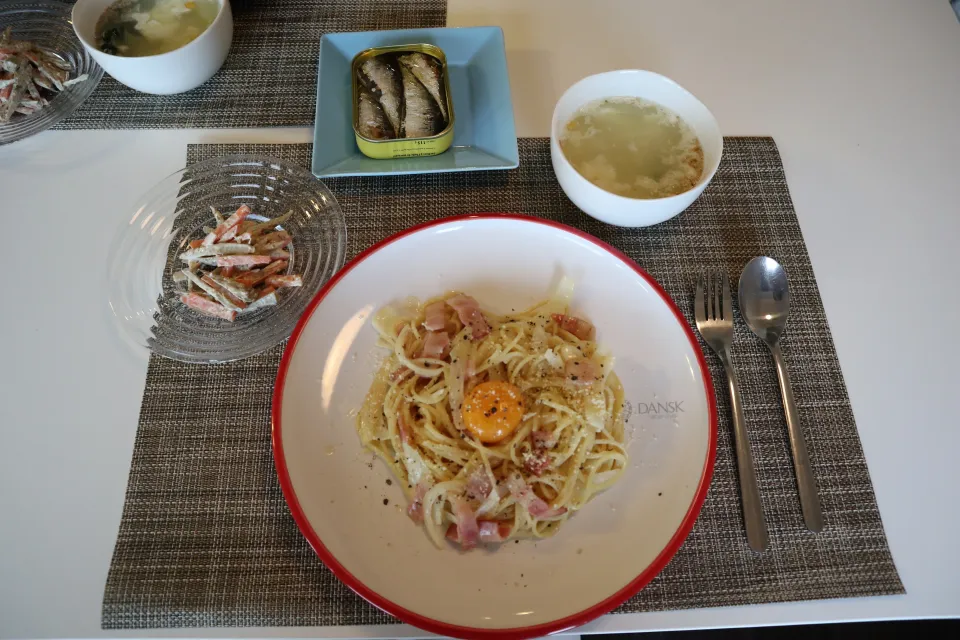 今日の夕食 甘酒カルボナーラ、ごぼうサラダ、卵白と玉ねぎのスープ、オイルサーディン|pinknari🐰🌈さん