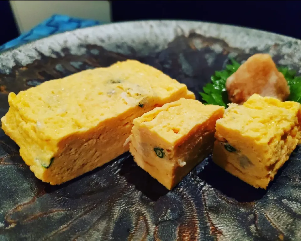 Snapdishの料理写真:鰹風味が際立つ、鎌倉しらすのだし巻き卵|motohiroさん