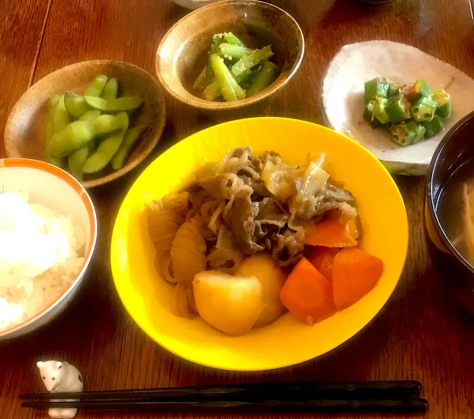 Snapdishの料理写真:晩ごはん#肉じゃが#小松菜のおひたし🥬#枝豆 #オクラのおかか和え  #夏野菜  #旬を楽しむ夏野菜|小松菜さん