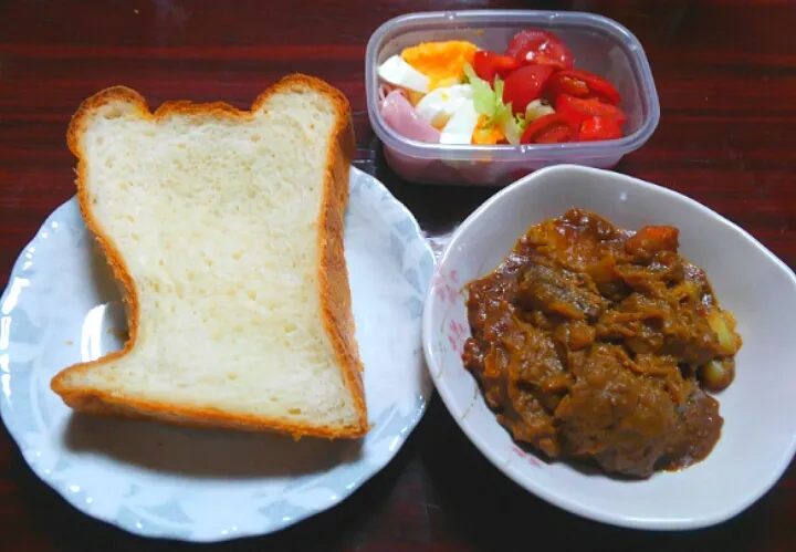 ７月１９日　パン　カレー　サラダ|いもこ。さん