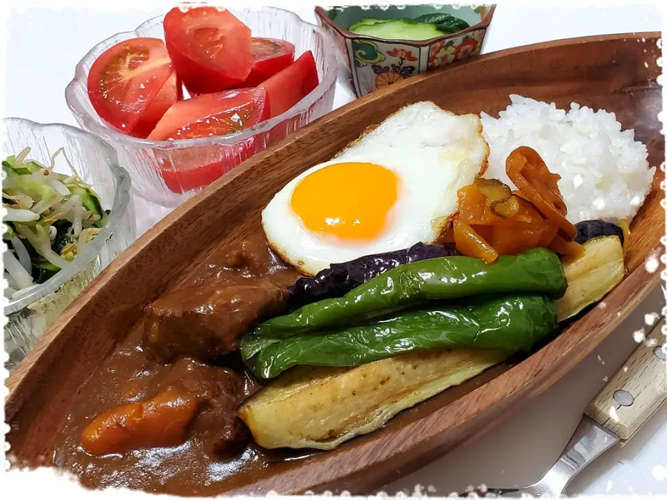 Snapdishの料理写真:お肉ゴロゴロ夏野菜カレー|千穂さん