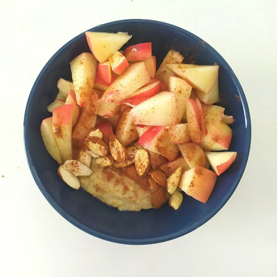 oatmeal on soy milk with peach, almonds and cinnamon|Olenasさん