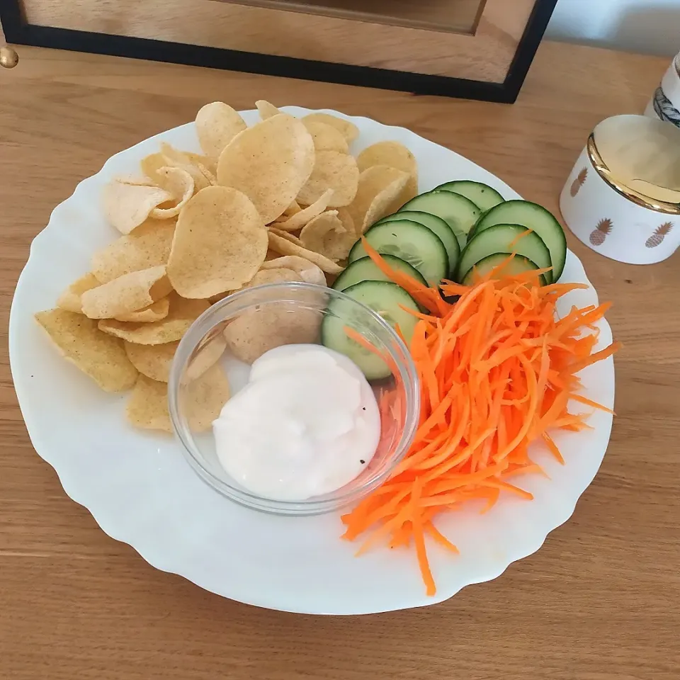 hummus chips, cucumber, carrot, natural yoghurt|Olenasさん