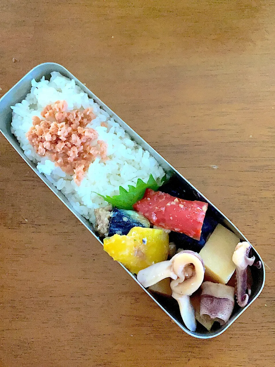 ナスとパプリカの味噌そぼろ炒め　イカとじゃがいもの煮物|なつこいっきママさん