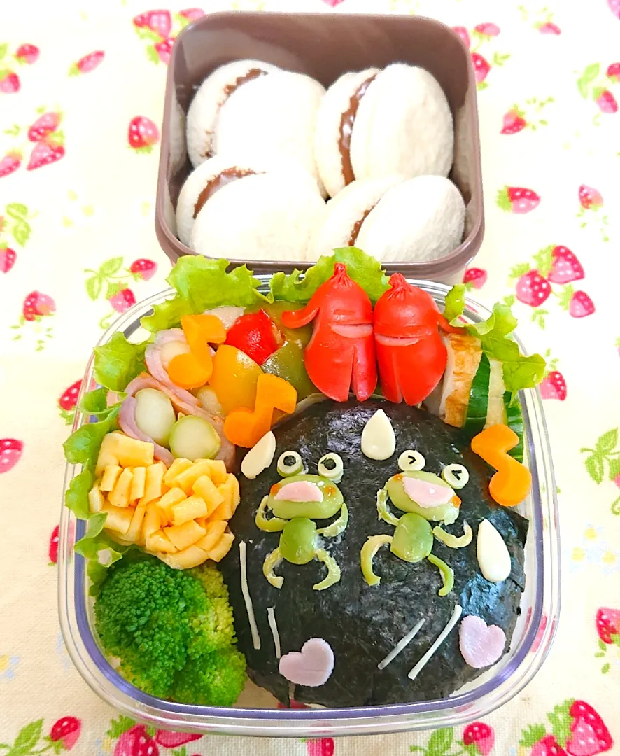 カエルがピョーンおにぎり弁当❤️|みちゅあしさん