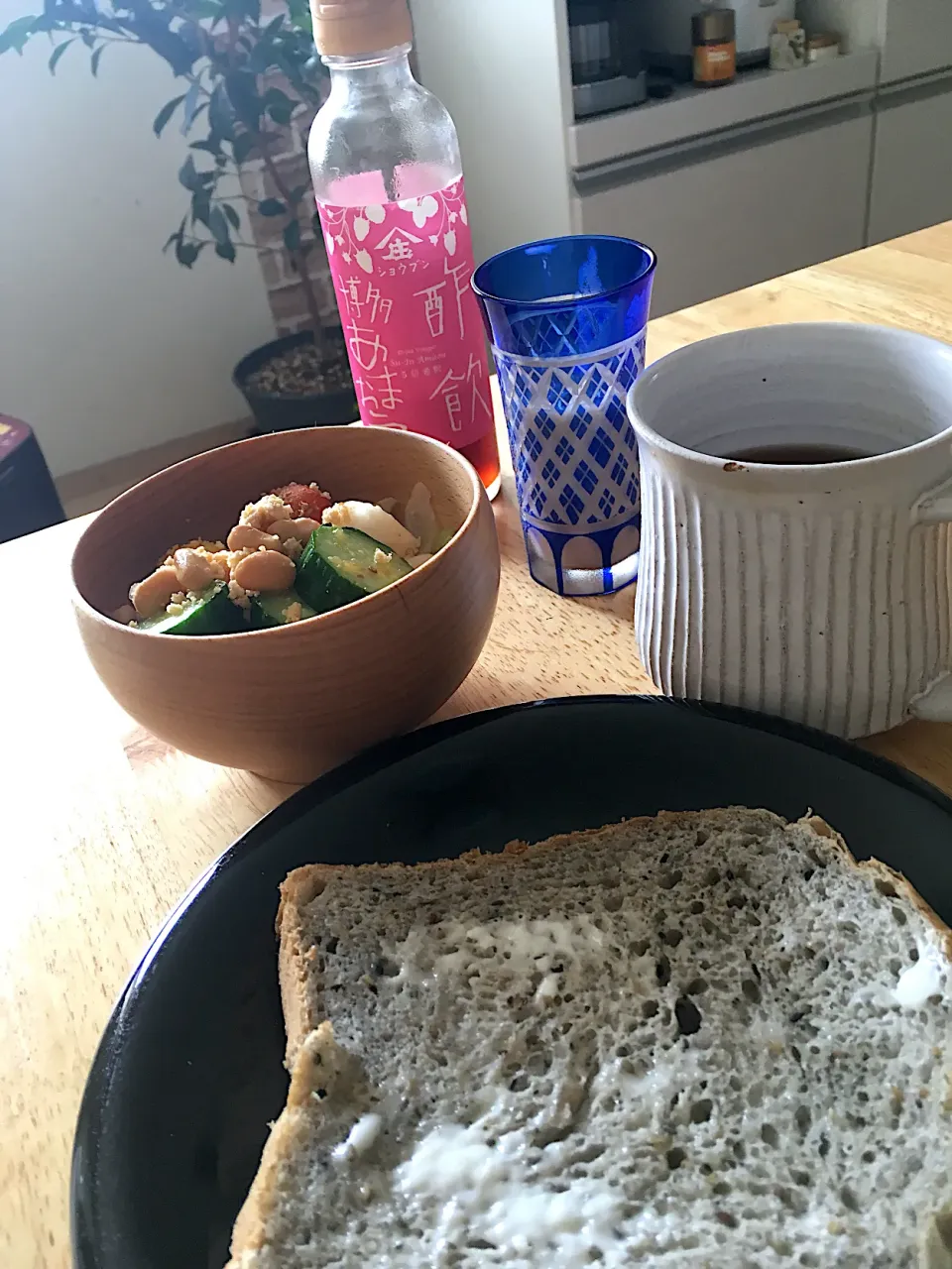 Snapdishの料理写真:7/21朝ごパン🍀朝焼き胡麻食パン🍞は、よつ葉バターでシンプルに♬、オンラインお味噌作りで余った蒸し大豆をサラダに、あまおうの果実酢を豆乳で割ってラッシー風ドリンク、珈琲。今日も1日がんばろー(○´∀｀)o""ｴｲ (○´∀｀)o""ｴｲ (○´□｀)/ｵｳ|さくたえさん