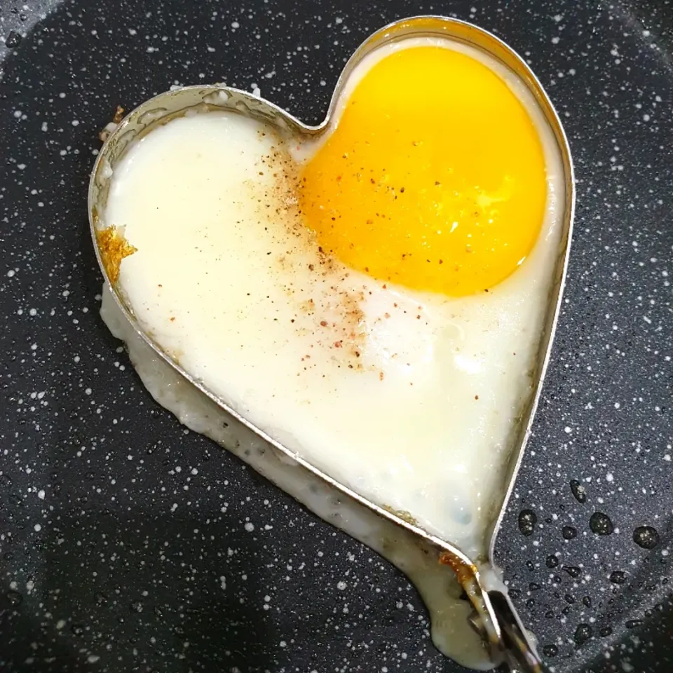 Egg Full Of Heart 💛|envymaqueenさん