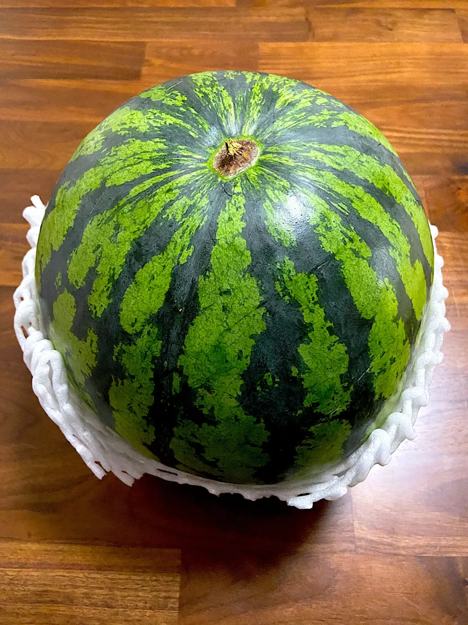 Snapdishの料理写真:奈良の叔母が送ってくれた大玉スイカ🍉めっちゃ甘〰い🤤🙏|ナナさん