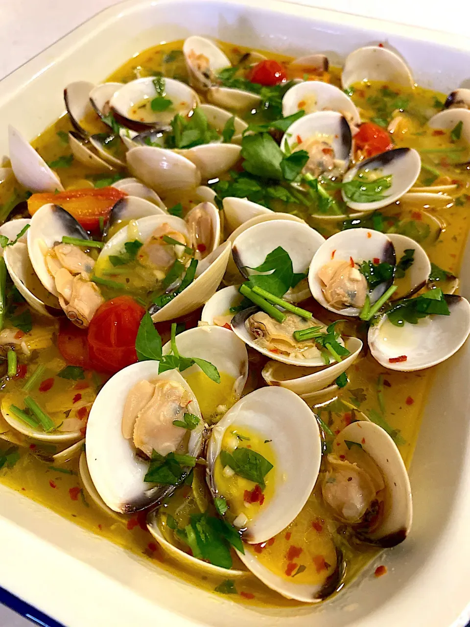 Snapdishの料理写真:Clams in white wine broth|mini by minitさん