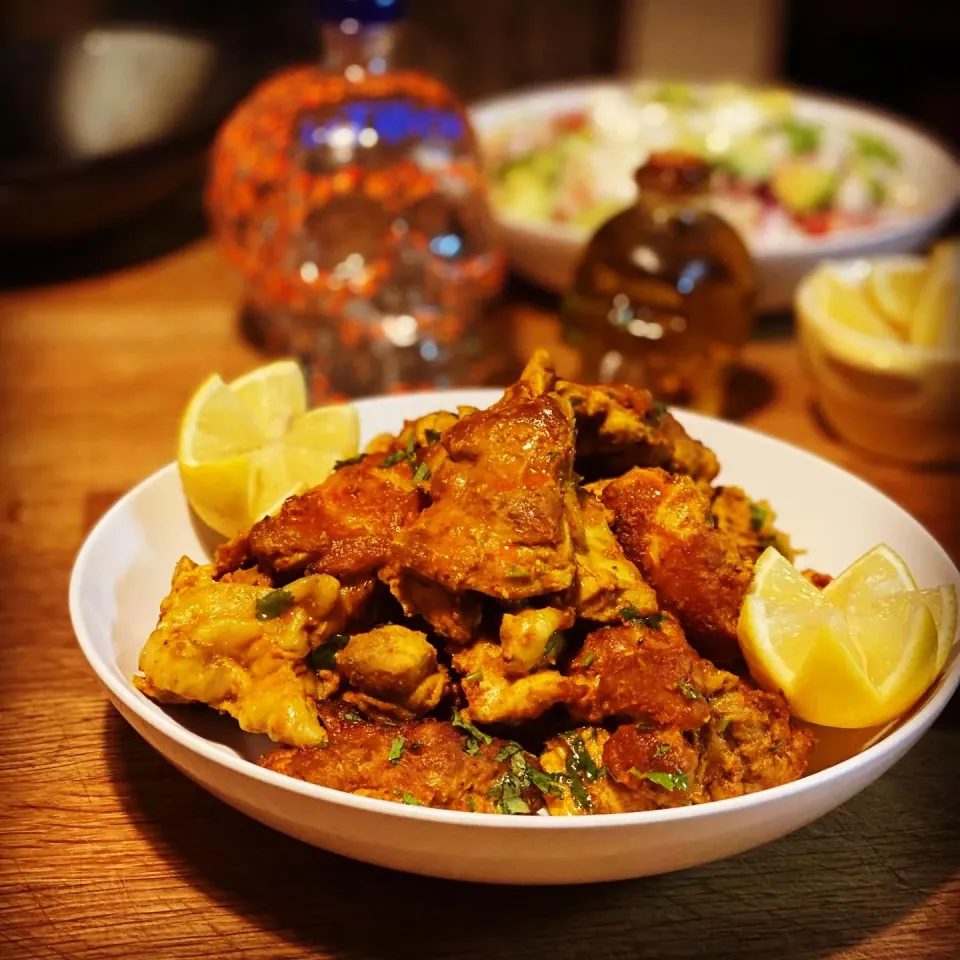 Oven Roasted Chicken Tikka with Fresh Coriander and lemon Avocado & Mozzarella mixed salad with Pickled Garlic  #tikka #chickentikka #chefemanuel #homecooking  |Emanuel Hayashiさん