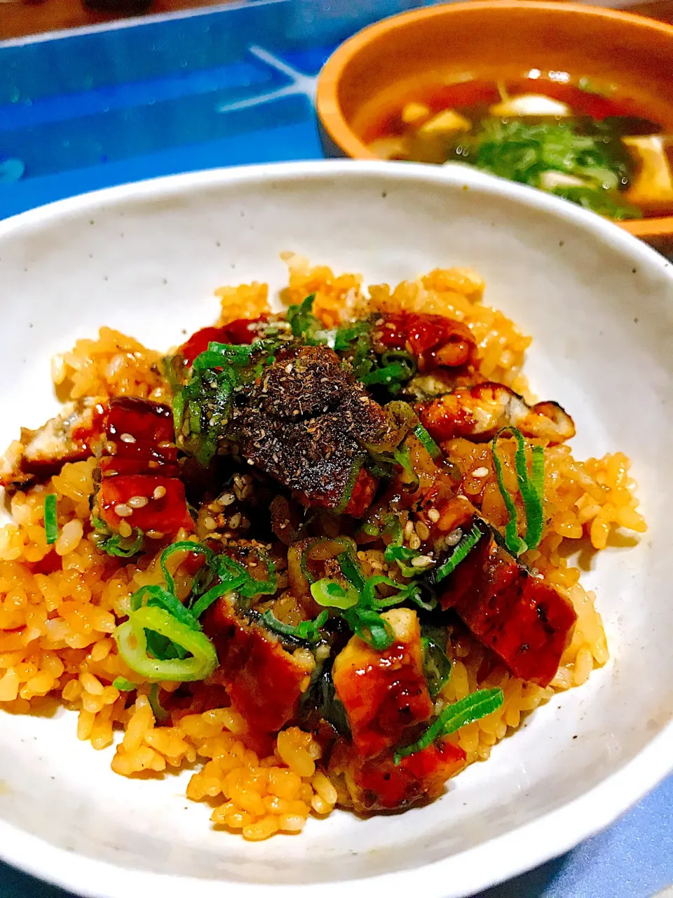 ひつまぶしと、豆腐とワカメと海苔のお味噌汁(･∀･)|舞さん