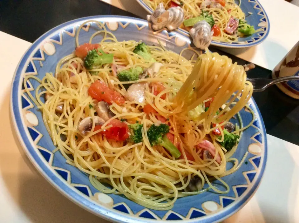 うなぎを食べる日らしい。。。。我が家はマイペースの麺食。ブロッコリー🥦とフレッシュトマト🍅のアーリオオーリオペペロンチーノ|Takeshi  Nagakiさん