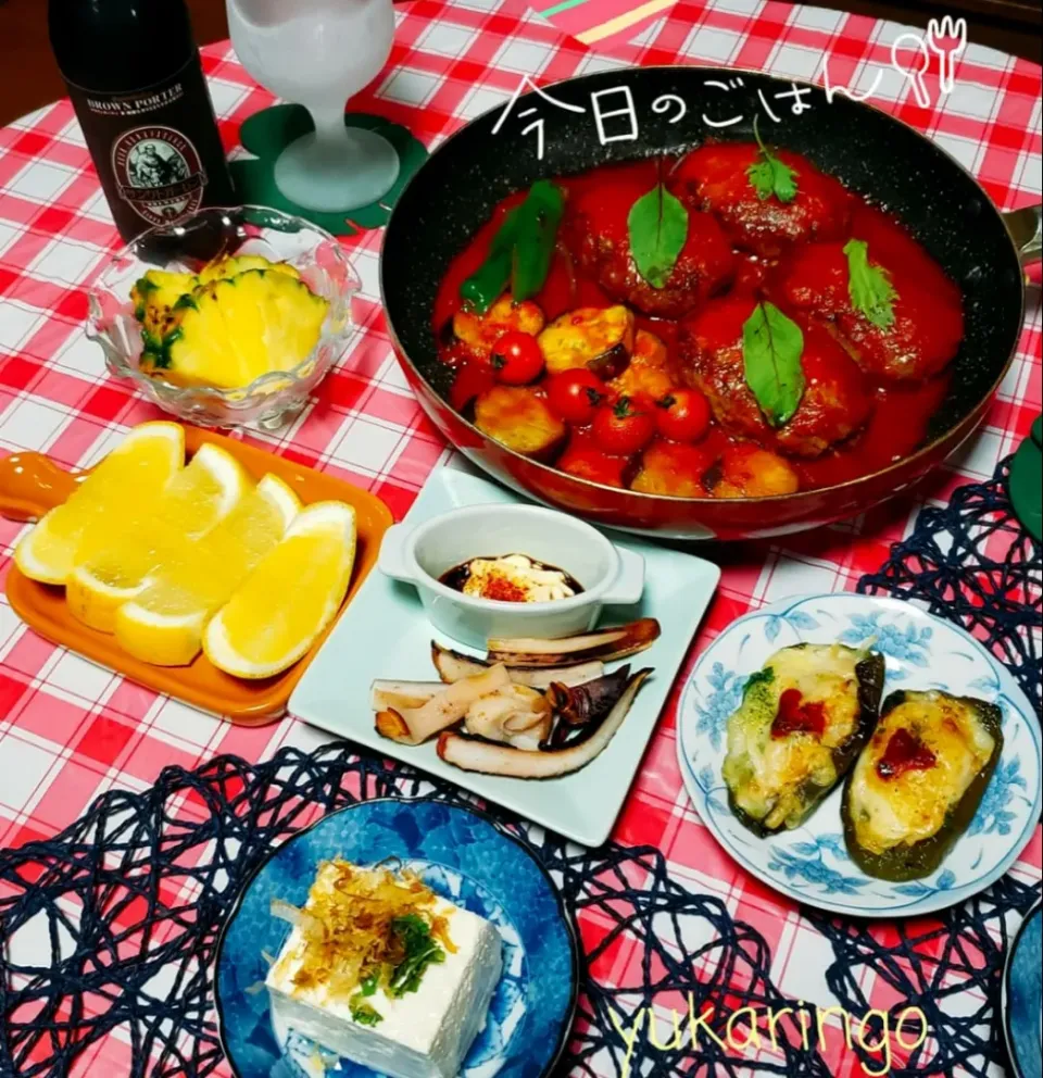 Snapdishの料理写真:昨夜のおうち居酒屋🍺🏮

夏野菜たっぷり煮込みハンバーグ
いかの炙り焼き
ピーマンのシーチキンオニオンチーズ焼き
冷奴
パイナップル
グレープフルーツ|yukaringoさん