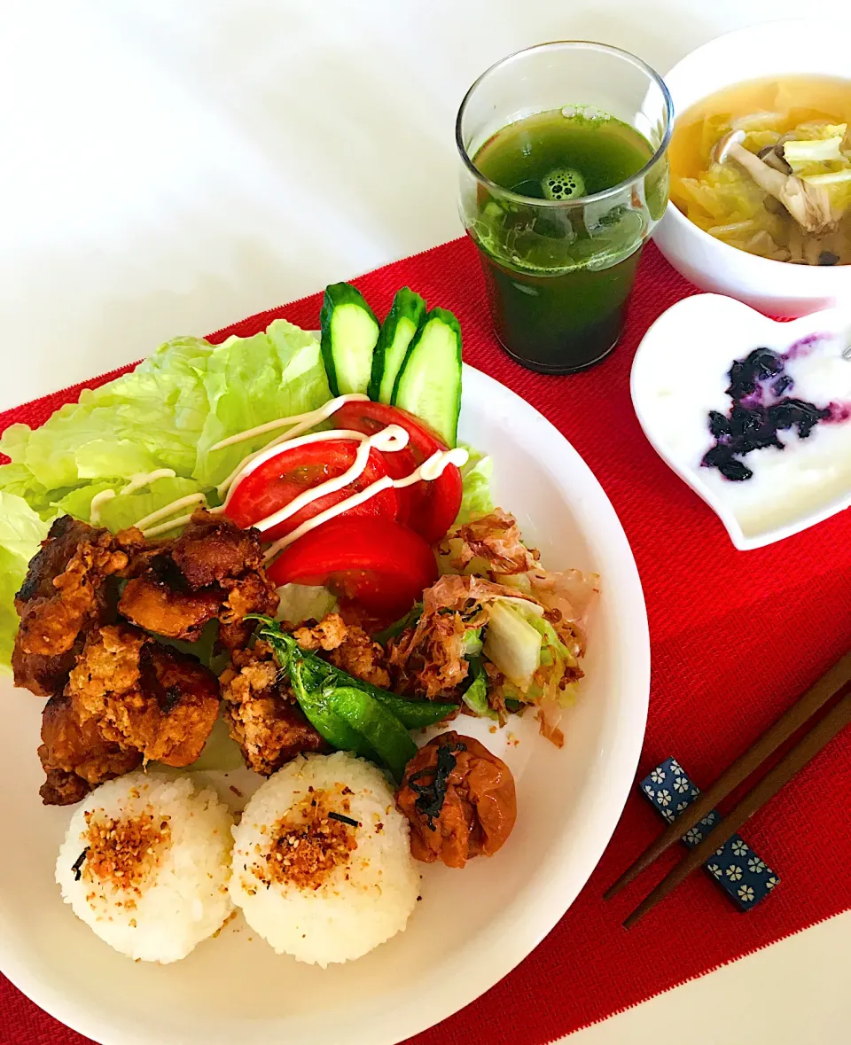 ワンプレートモーニング❤️手まりごはん・鶏肉唐揚げ・白菜おかか和え^_^😃今日も朝からお肉を食べて元気にスタート^_^😃👍💕＃簡単すぎる料理＃元気な高齢者は朝からお肉で元気にスタート＃ワンプレート＃朝ごはん＃鶏肉唐揚げ＃手まりごはん|HAMI69さん