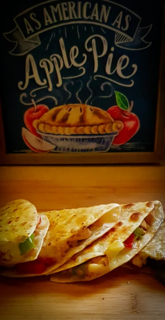 Snapdishの料理写真:chicken quesadillas |mennahamdyさん