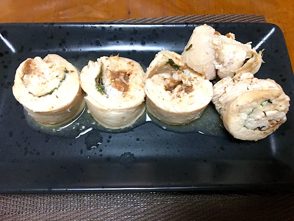 レンジで簡単！鶏むね肉の梅しそチキンロール　バタポンソース|RIN♡さん