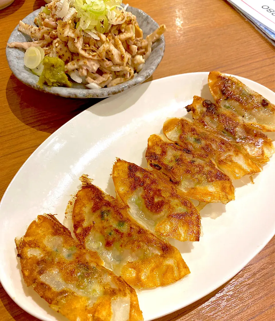 小倉『餃子のたっちゃん』の焼き餃子と鶏皮ポン酢|Kouji  Kobayashiさん