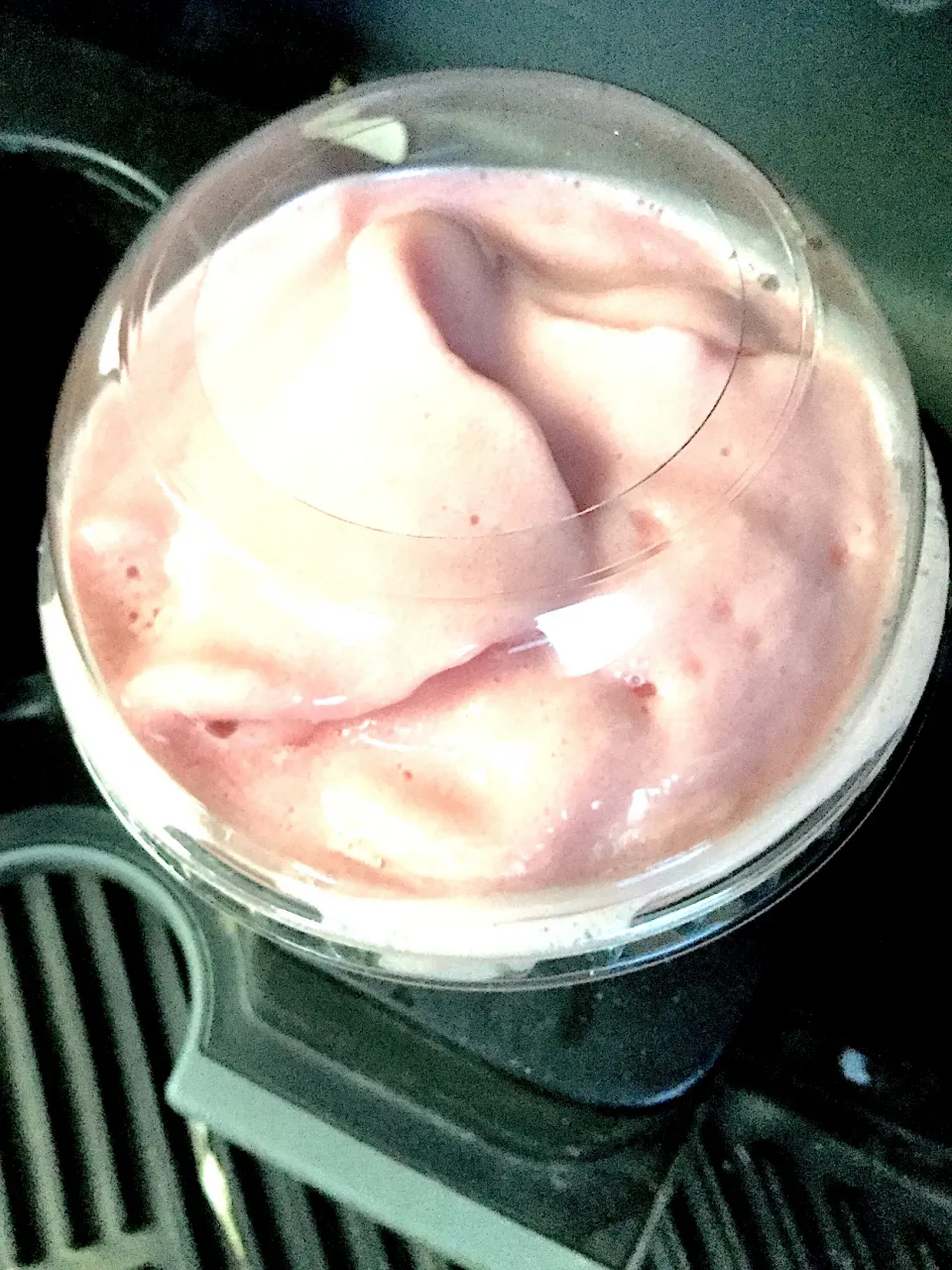 Snapdishの料理写真:Small strawberry banana smoothie from Dairy Queen|ninja kittyさん