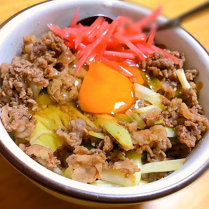 昨晩の次男作の牛丼生卵入り|Takuya Hashimotoさん