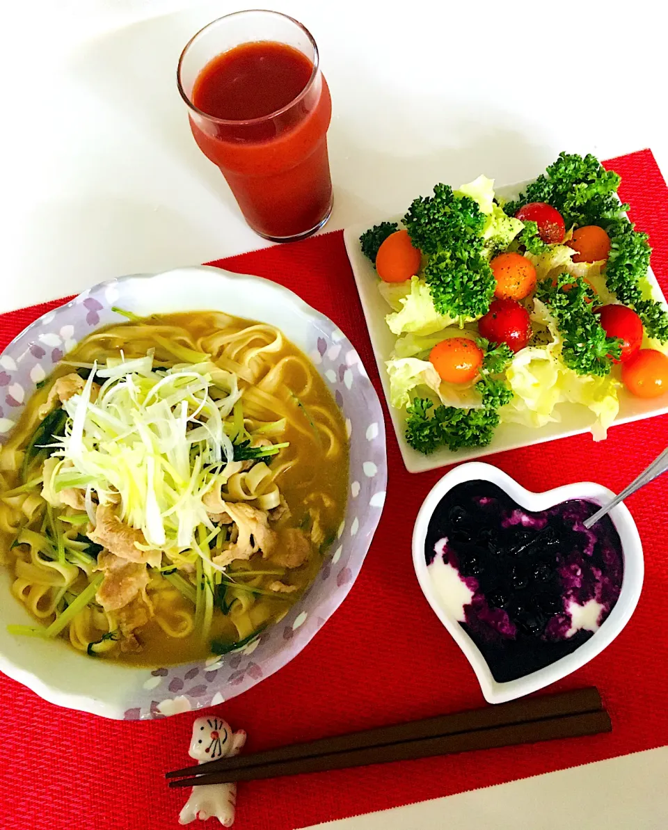 Snapdishの料理写真:朝からカレーうどん^_^😃👍お鍋ひとつで簡単調理💕最後の一滴まで美味しい❗️赤城の平打ちカレーうどん❗️豚肉たっぷり入れていただきました^_^💕＃簡単料理＃朝ごはん＃カレーうどん＃元気な高齢者の元気な朝ごはん|HAMI69さん