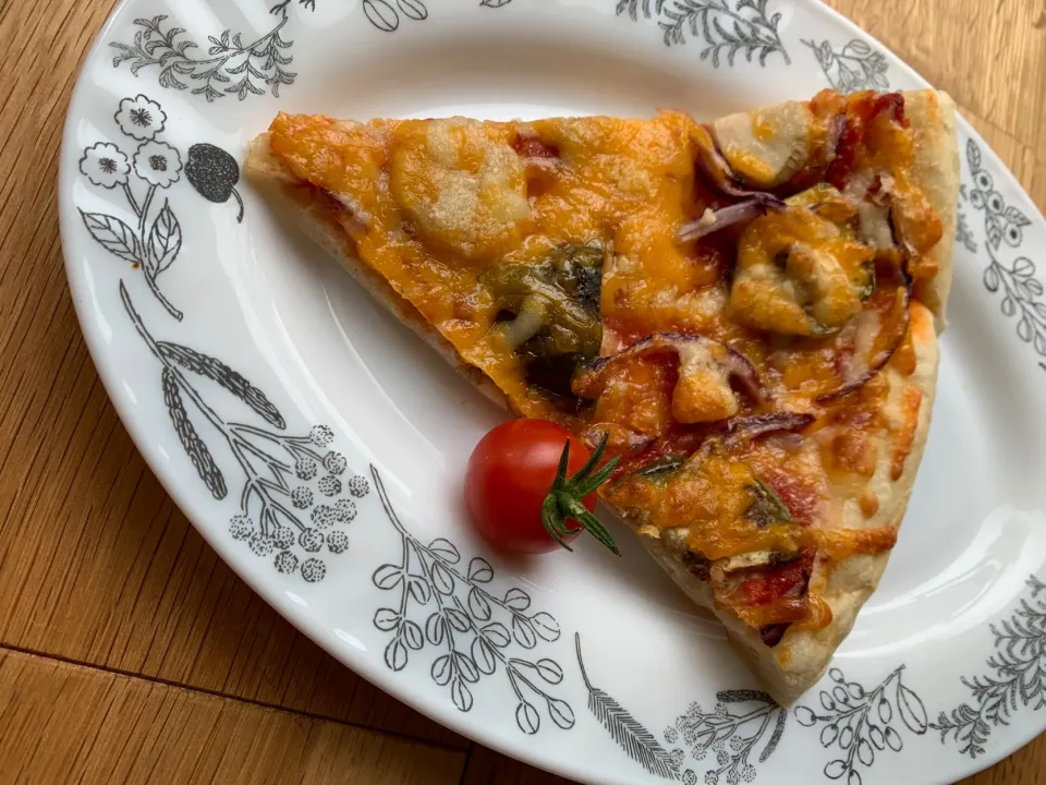 3 cheese anchovy veggie pizza|HouseHusさん