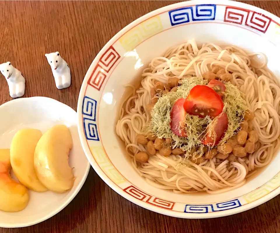 ブランチ#納豆根昆布麺 #旬を楽しむ夏野菜  #夏野菜  #トマト🍅  #桃|小松菜さん