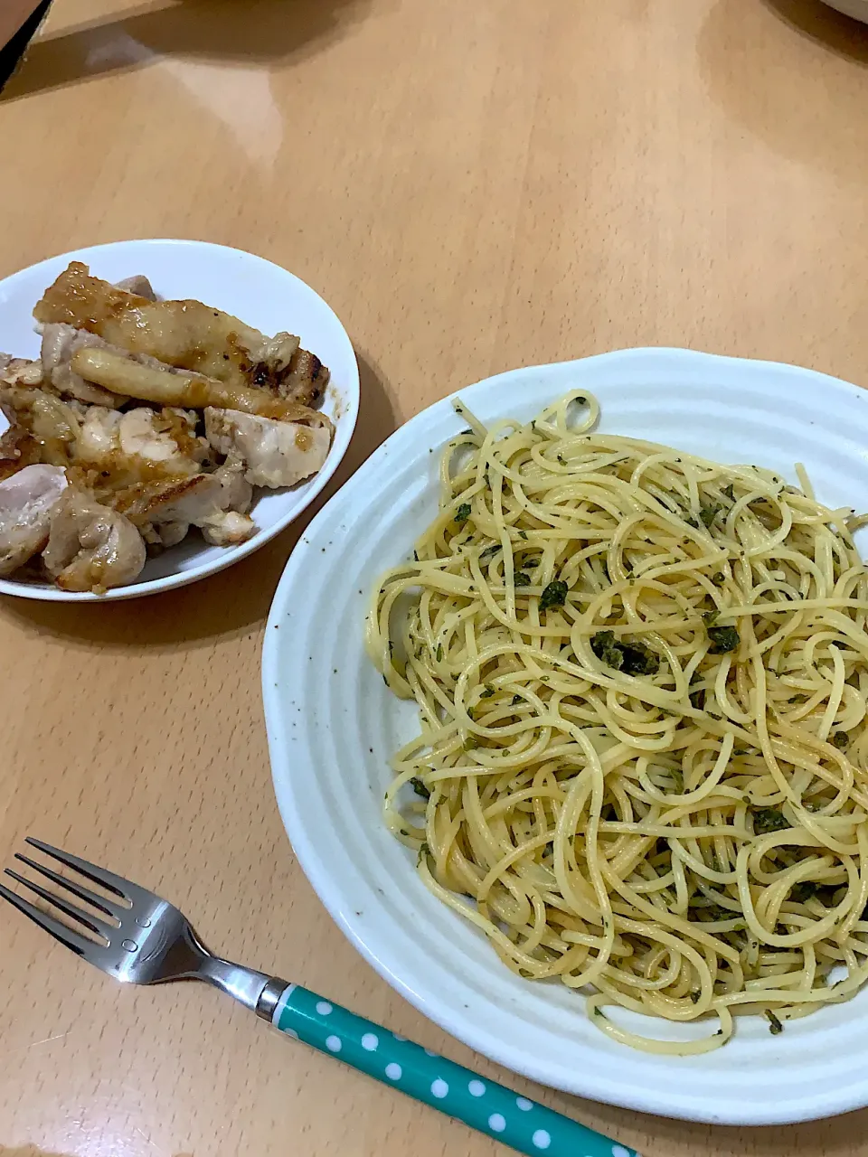 Snapdishの料理写真:シンプルジェノベーゼ&チキンのガーリックレモンステーキ|G0MAさん