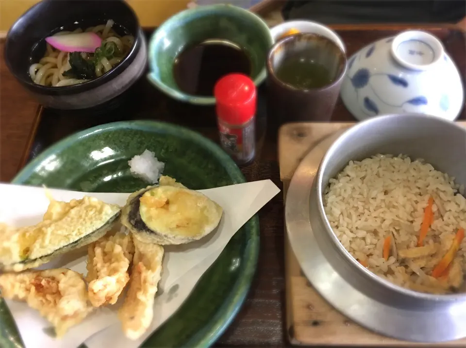 鯛釜飯、うどん、天ぷら　伊予市|コーラルさん