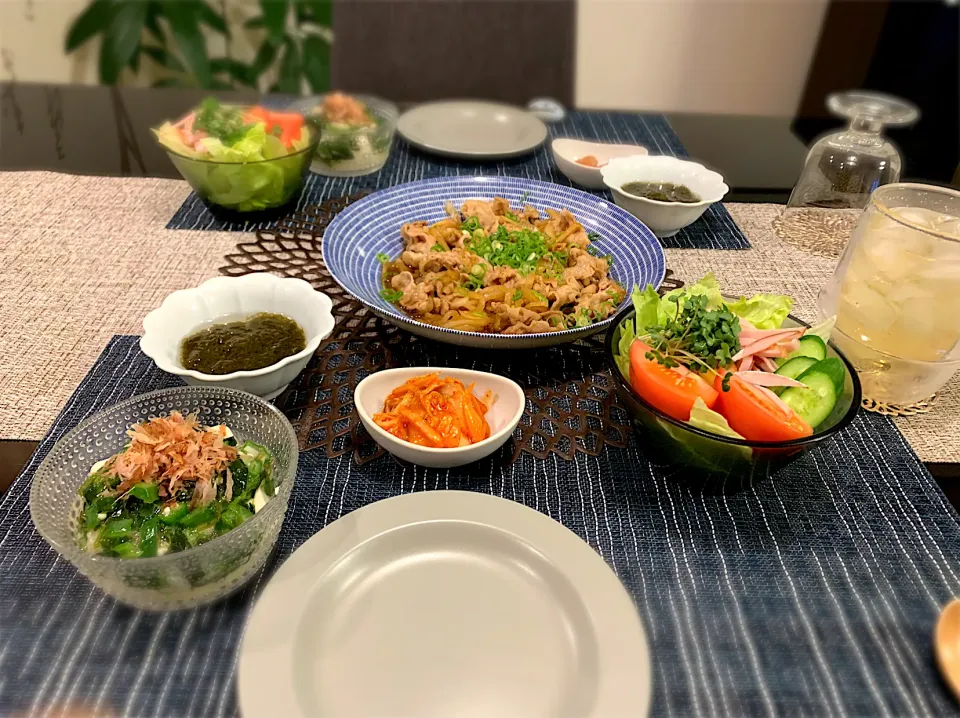 肉野菜炒め、ネバネバのせ冷奴、もずく😊|ゆかさん