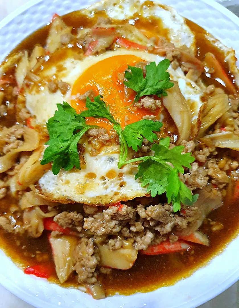 Sunny side up eggs with minced meat|Tan Carolさん