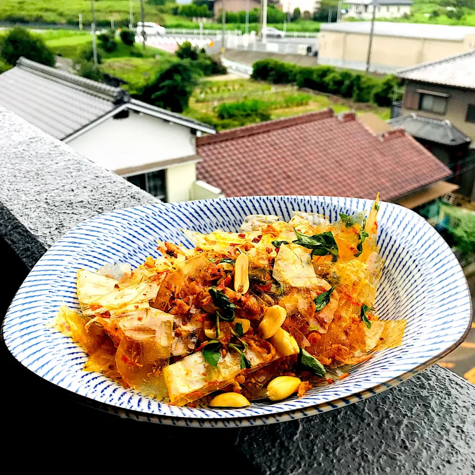 Mixed rice paper with shrimp chili oil 😋 My favorite Vietnamese’s food for chill time ❤️❤️❤️|Ha Kim Truc Quanさん