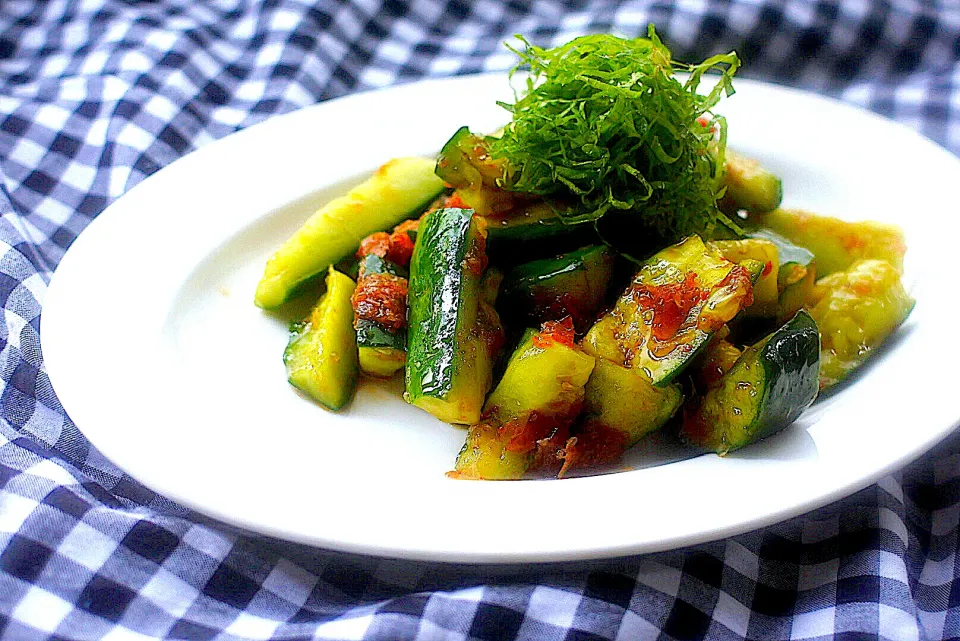 ぽっち子さんの料理　たたき胡瓜の浅漬け🥒|ちぽさん