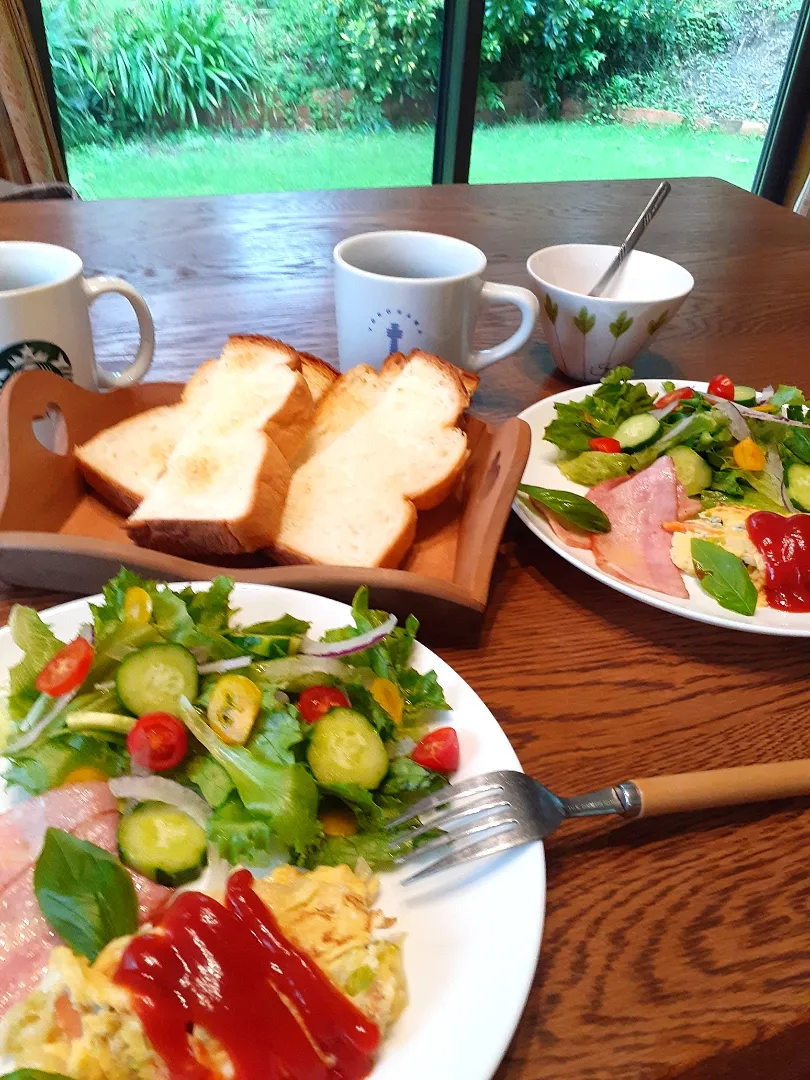 草むしりの後の朝食☕🍞☺️|fumfumさん