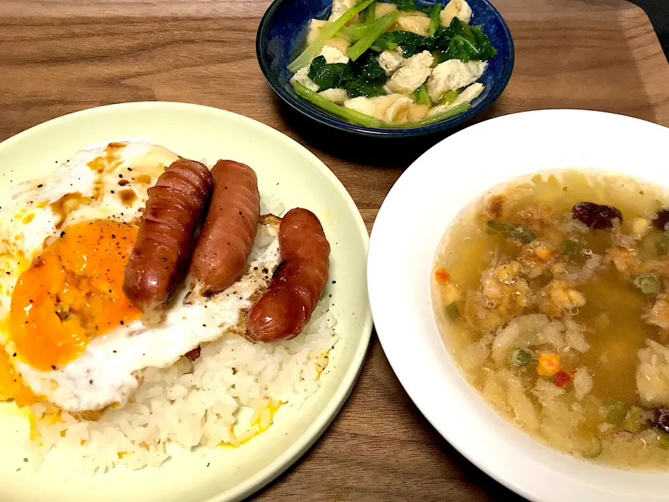 目玉焼きとウインナー丼|Tak@さん